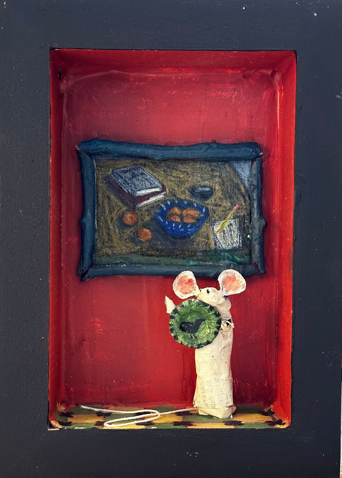 Mouse and green plate with bird