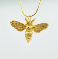Bee Necklace v.1